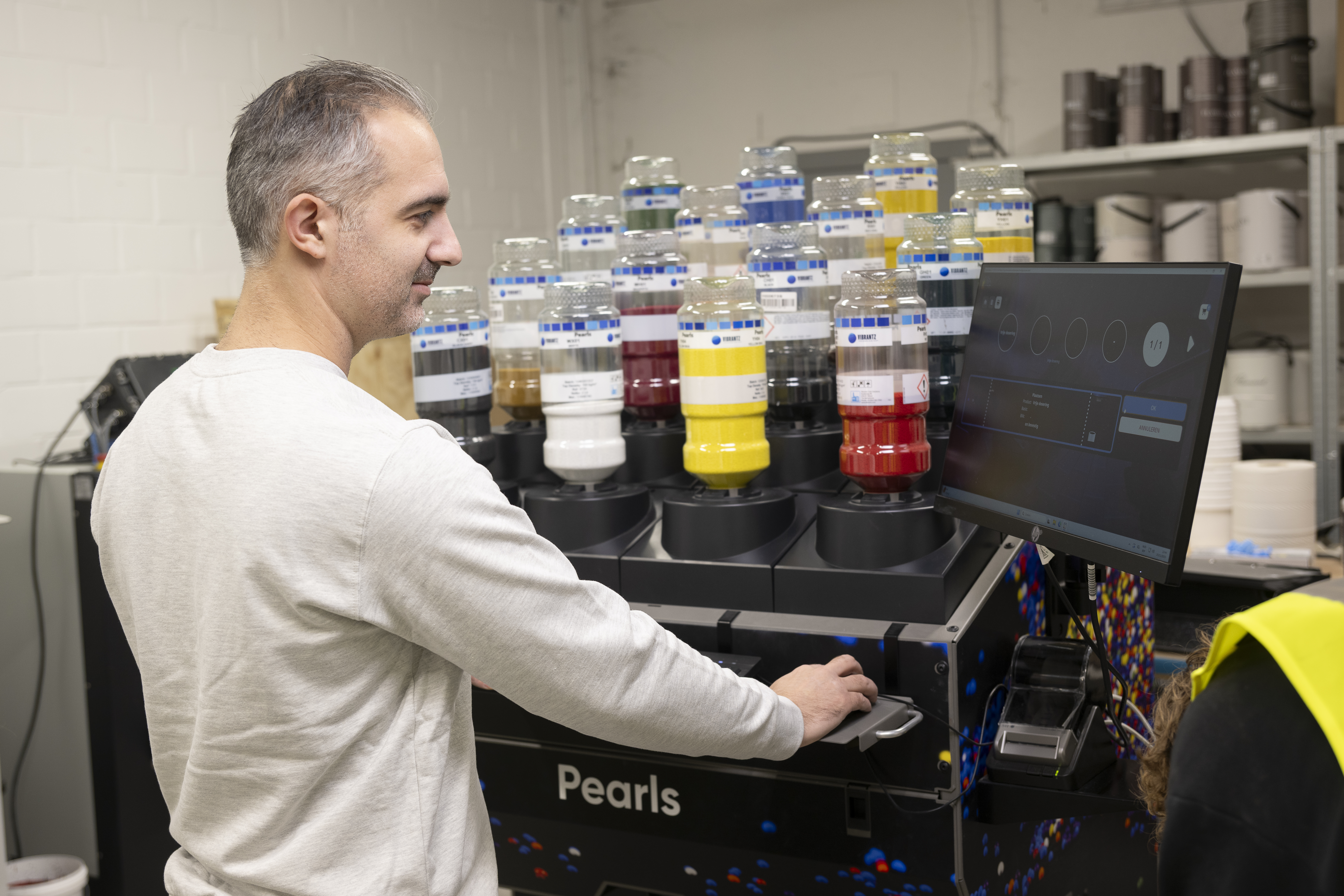 Pearls – dé innovatieve kleurmengmachine  die het verfmengproces herdefinieert! 